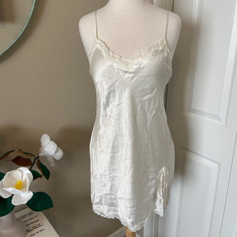 Victoria's Secret White Lace Camisole Slip - Small